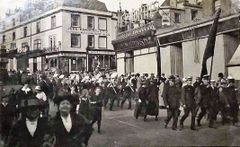 Salvation-Army-Procession-Queens-Road-1912.-MS-building-changed-and-the-Bedford-Hotel.